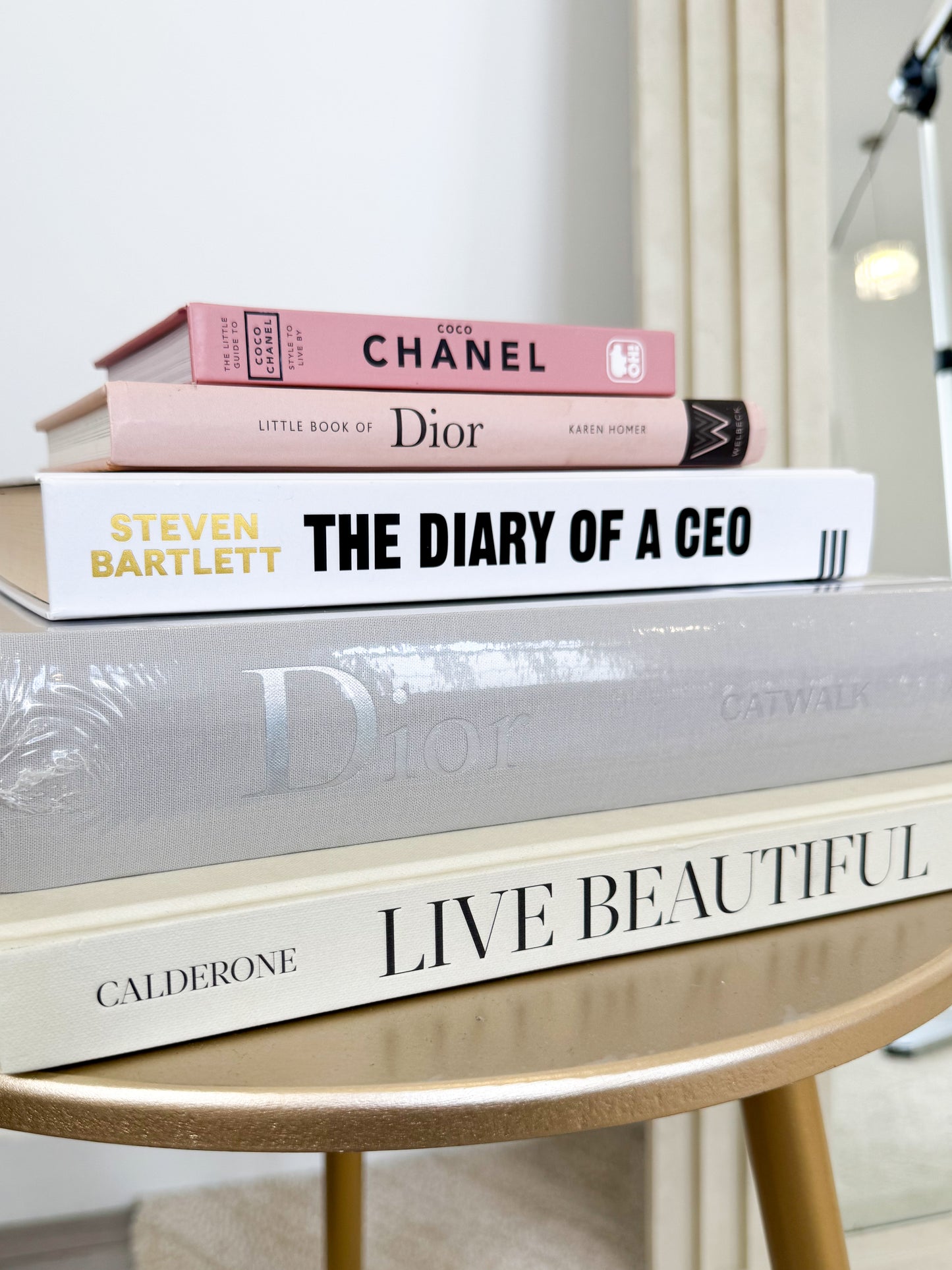 The little guide to Coco Chanel Coffee Table Book