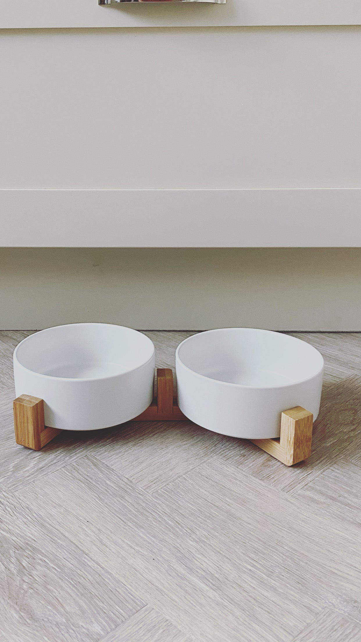 White Ceramic Pet Feeder - Two Bowls and Stand