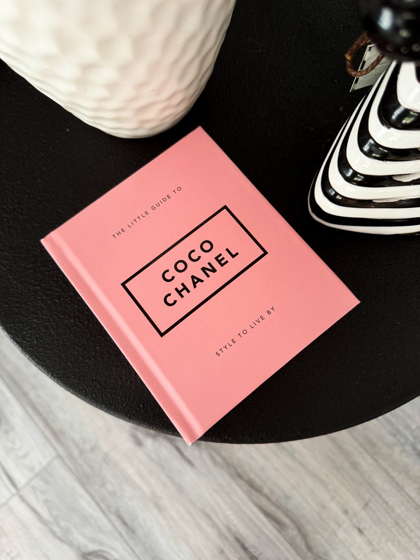 The little guide to Coco Chanel Coffee Table Book