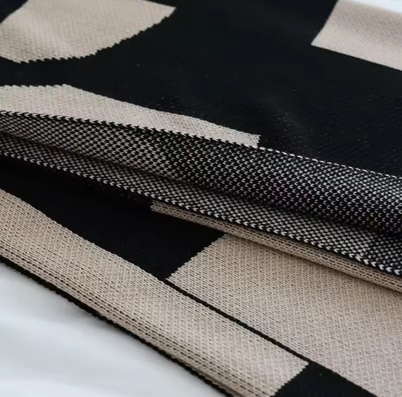 Kofi Knitted Throw / Blanket