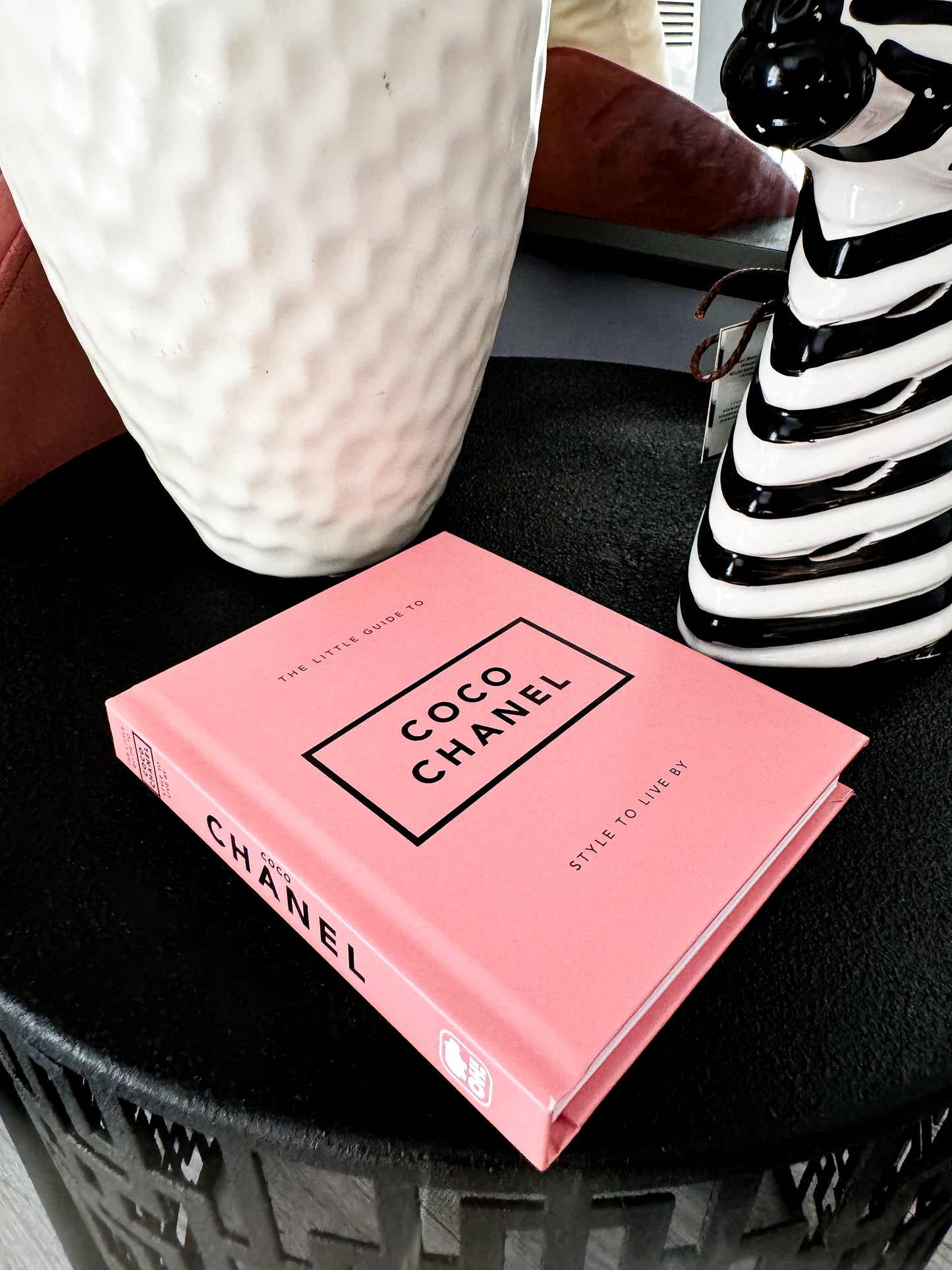 The little guide to Coco Chanel Coffee Table Book