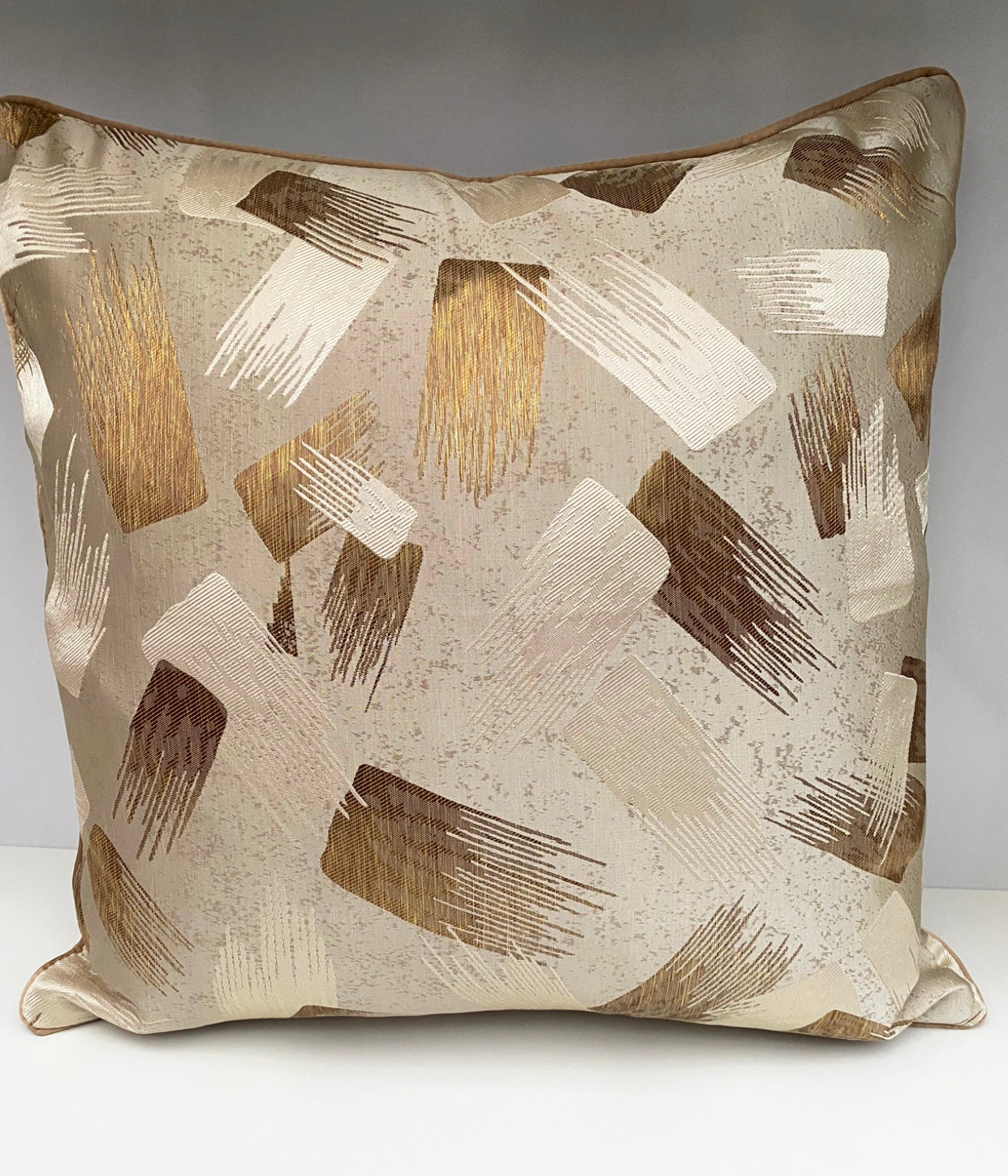 Golden Olso Cushion Cover