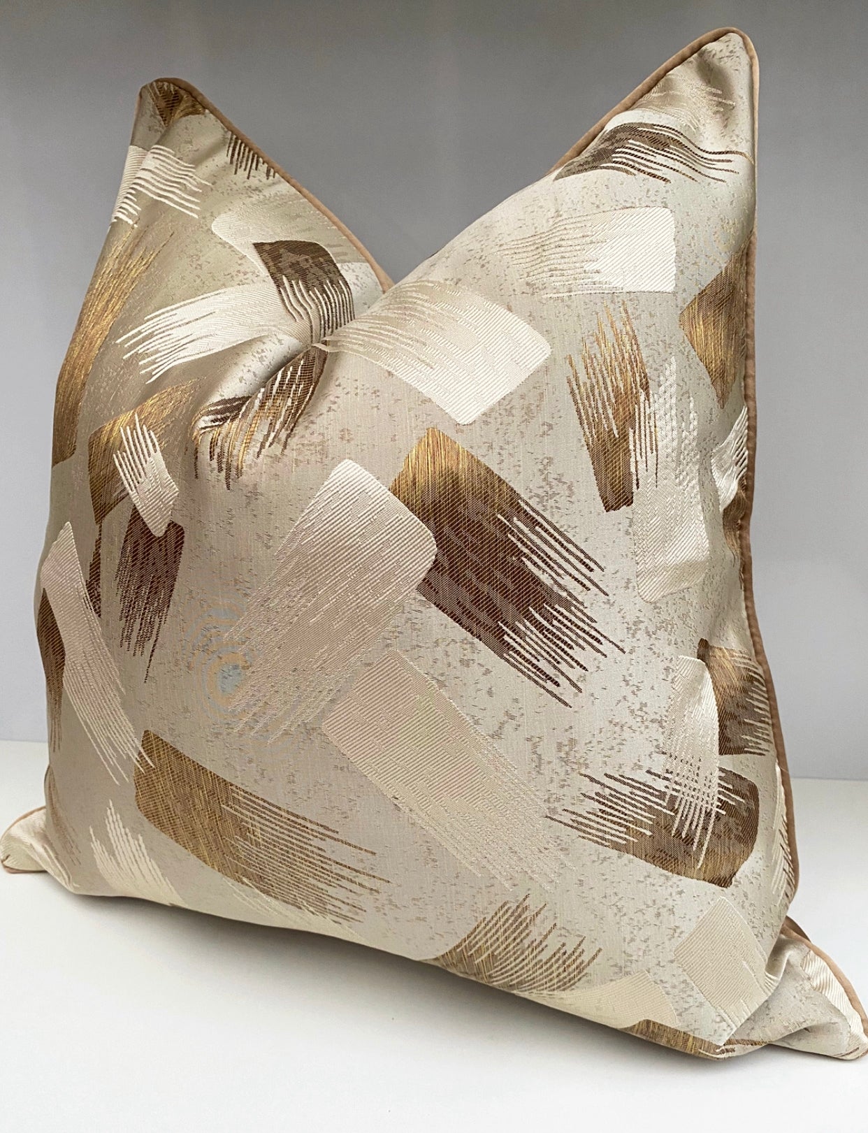 Golden Olso Cushion Cover