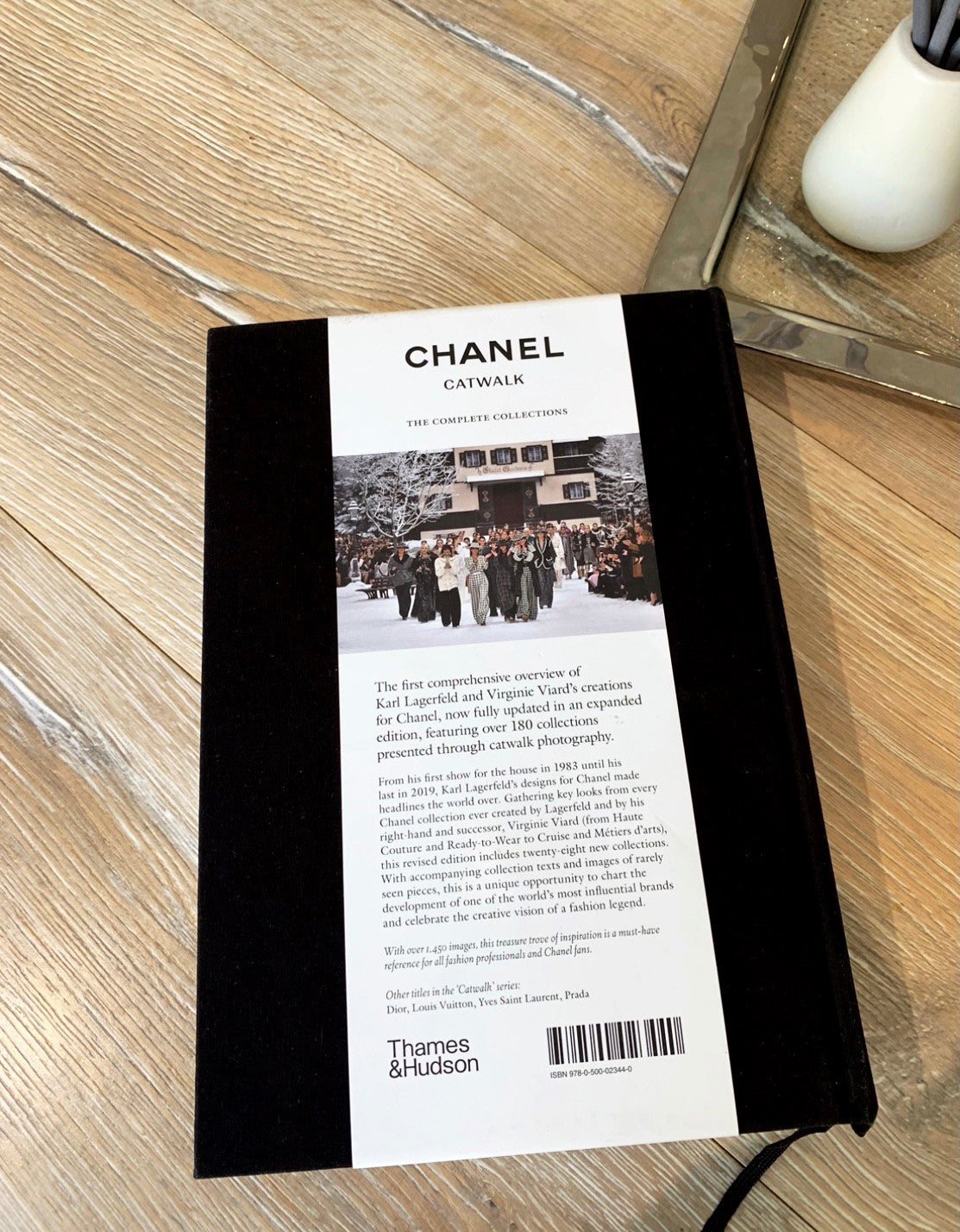  Chanel Catwalk Complete: 9783791386980: Books