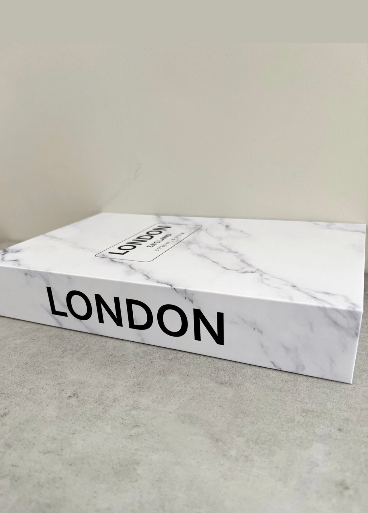 LONDON Openable Book Box