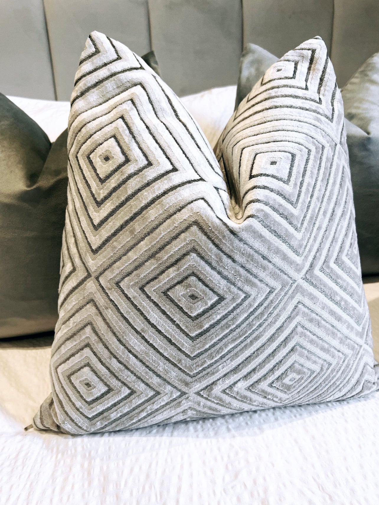 Silver geometric clearance cushion